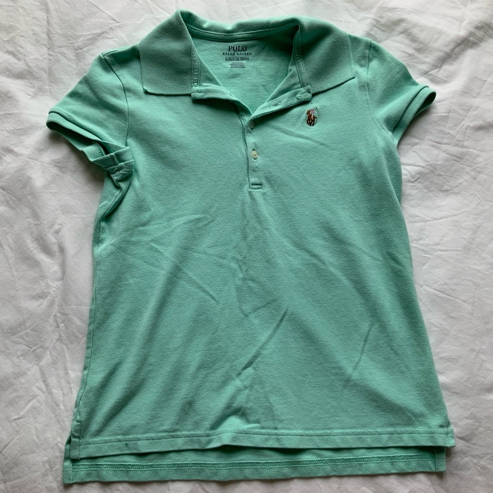 Short sleeve polo can fit an xs